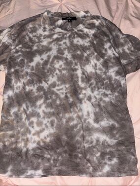 Lulu's Gray and White Tie-Dye Crew Neck Tee